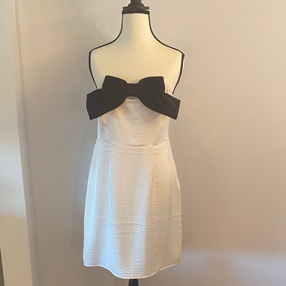 Express NWT bow front medium strapless dress - Picture 1 of 9